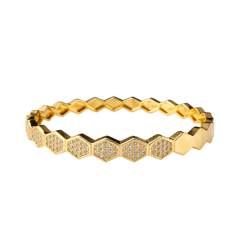 Bracelet Hexa Pavé Gold Close up .